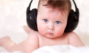 Когда малыш сможет вас услышать?