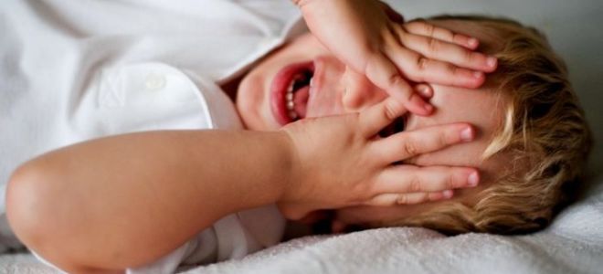 Причины синдрома навязчивых движений у детей и его лечение