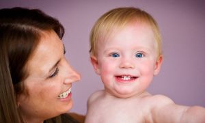 Режутся зубки у ребенка, и поднялась температура: что делать родителям?