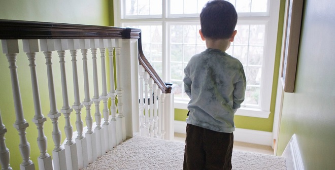 ребенок на лестнице