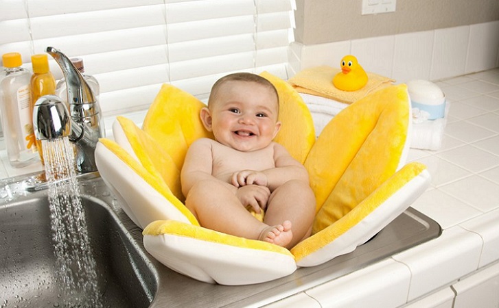 Надувная ванночка-цветочек для купания малышей
