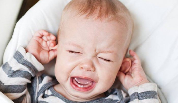 Ребёнок плачет от боли в ушах