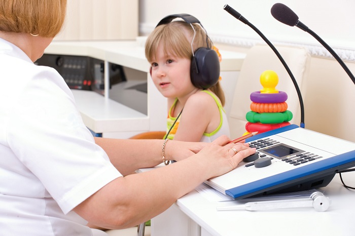 Проверка слуха у ребенка