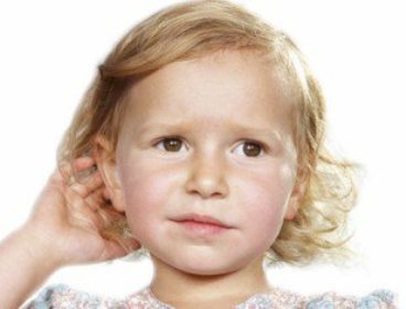 У ребенка появилась шишка за ухом и болит – возможные причины и лечение
